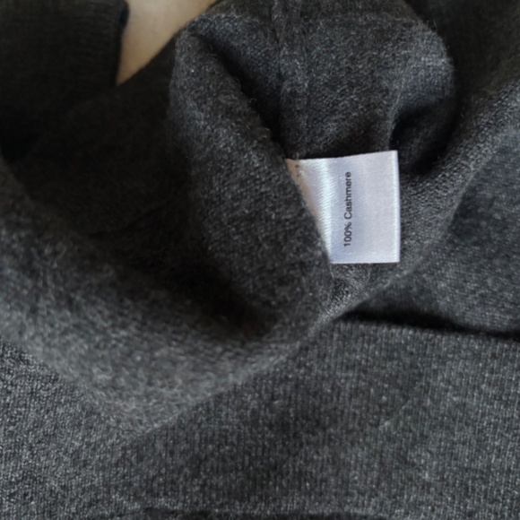 Saks Fifth Avenue 100% cashmere gray cardigan - Picture 6 of 6